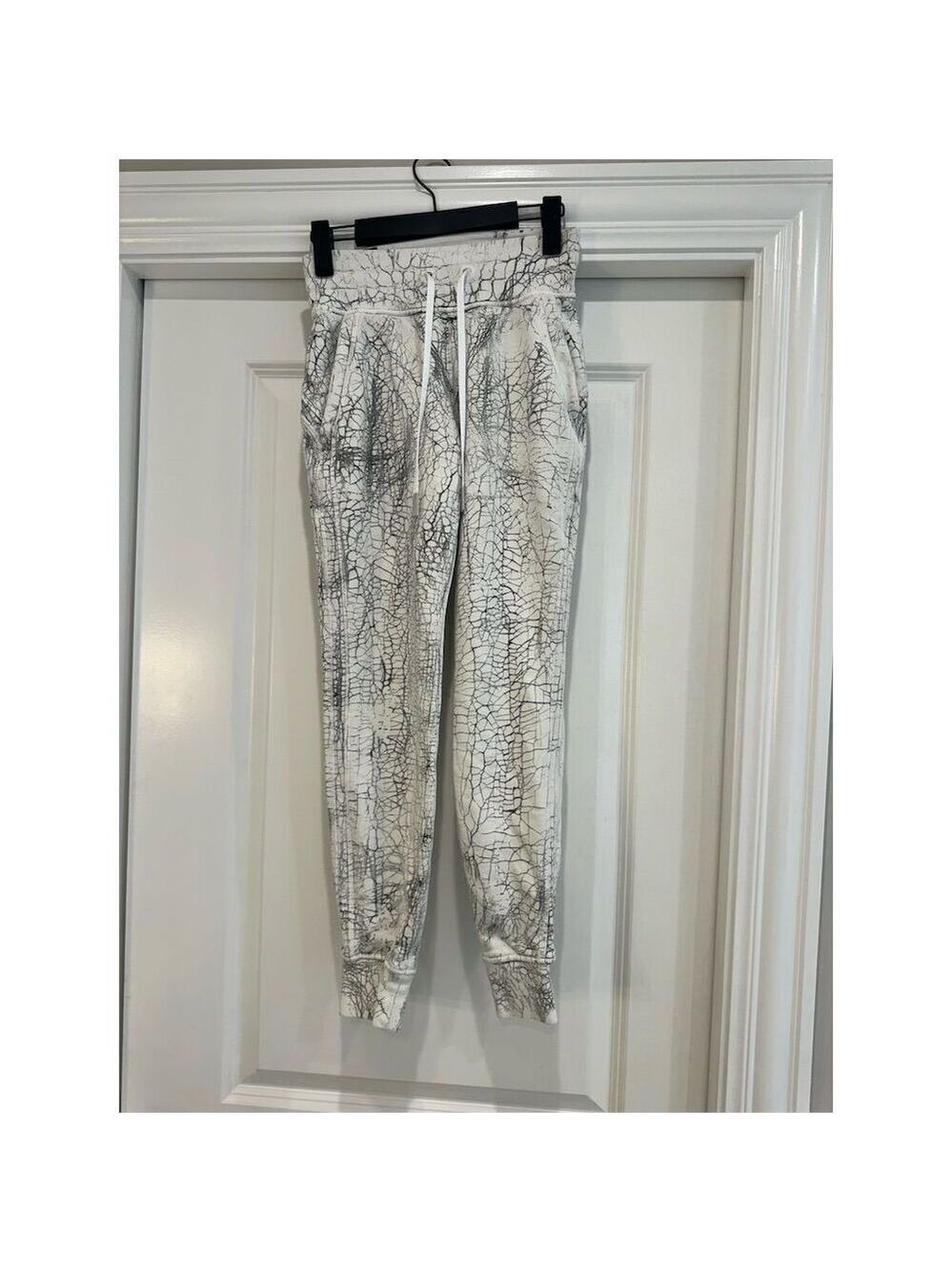 Lululemon Women's Warm Down Jogger Pants Size 0 Multicolor Geometric Casual